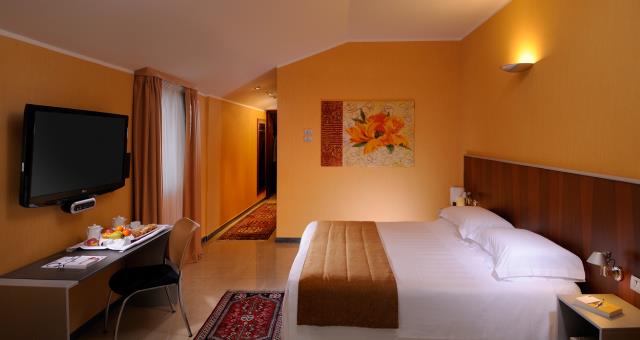 Spend a romantic weekend in Genoa. Reserve your Suite at the Best Western Plus City Hotel